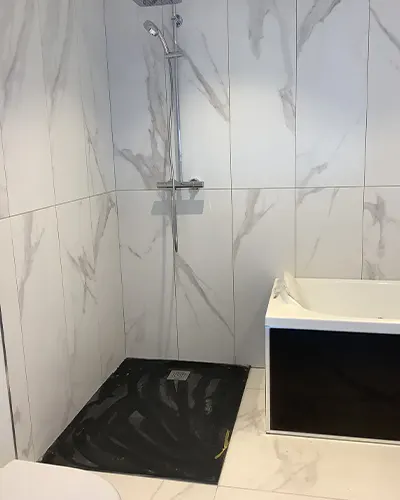 Salle de bain douche - Poli décor sud